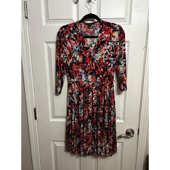 Maggy London Dresses & Skirts - Maggy London dress 4P Wrap Drape Pleated Floral Print Long Sleeve V-Neck Stretch